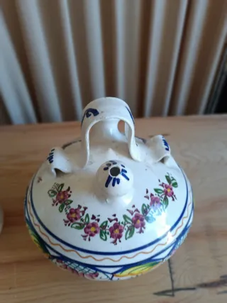 3 Botijos de cerámica decorados