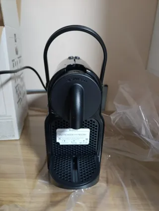 Cafetera Nespresso Inissia Negra nueva a estrenar