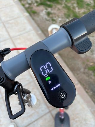 Patinete Eléctrico Rojo y Negro