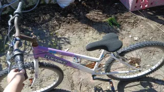 Bicicleta TOPBIKE morada y blanca