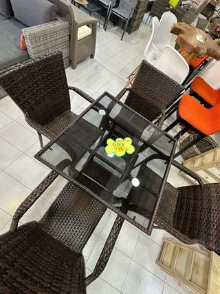 Juego de Mesa y 4 sillas terraza