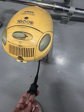 Aspirador Ufesa 1600W