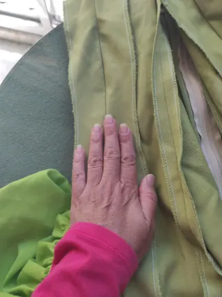 Traje de flamenca, verde pistacho y salmón