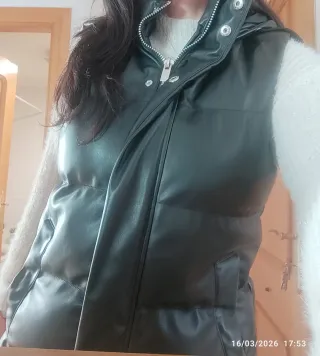 Chaleco negro acolchado