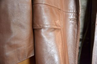 Chaqueta de piel marrón