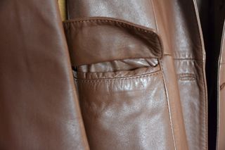 Chaqueta de piel marrón