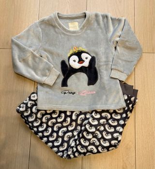 Pijama coralina niña pingüino