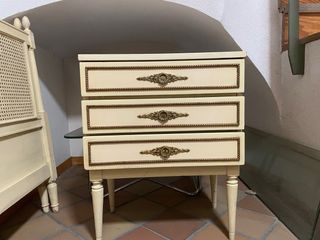 Cabecero y mesita de noche antigua