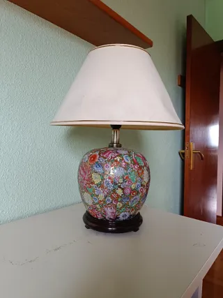 Lámpara de mesa cerámica floral