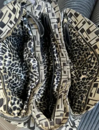 Bolso Guess Negro y Blanco