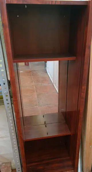 Estantería madera y cristal