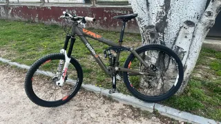 Bicicleta UMF Freddy DH