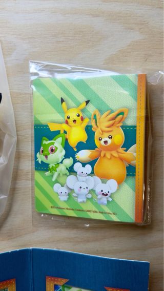 Pack Pokémon Paldea Adventure Chest