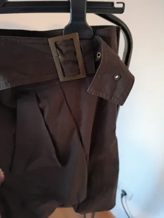 Falda corta abullonada con estampado floral