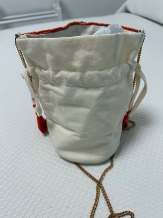 Bolso redondo bordado