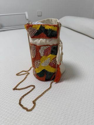 Bolso redondo bordado