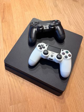 PS4 (Playstation 4) + 2 mandos + cable