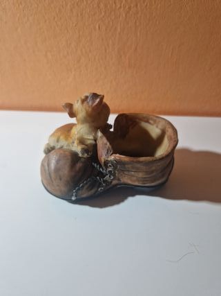 Statuetta cane stivale