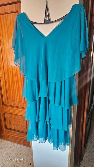 Vestido de fiesta con volantes