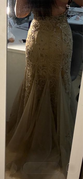 Vestido dorado pedrería