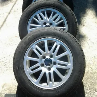 2 Llantas Volvo 15x6 Originales con Gomas