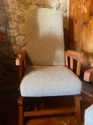 2 Sillones tapizados madera/precio unidad