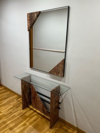Recibidor con espejo de mármol y cristal
