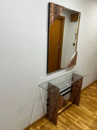 Recibidor con espejo de mármol y cristal