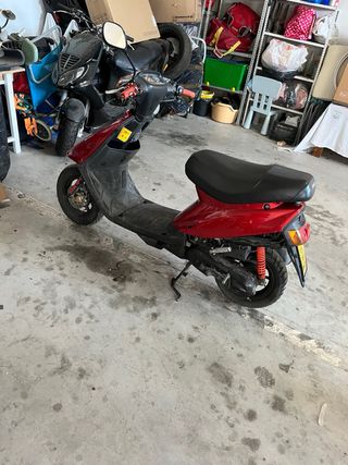 Yamaha Jog R Scooter Roja
