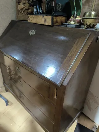 Buro antiguo de madera