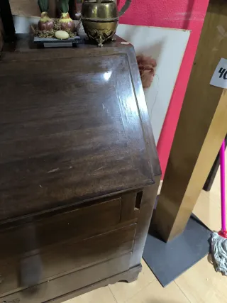 Buro antiguo de madera