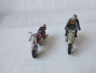 Suzuki y Norton 1/24 (creo Polistil)