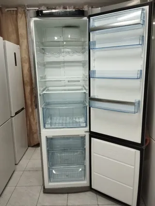 NEVERA MARCA AEG Acero inoxidable