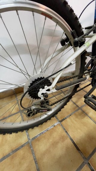 Bicicleta Montaña Doble Suspensión Juvenil (casco)