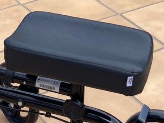 Patín de rodilla con cesta