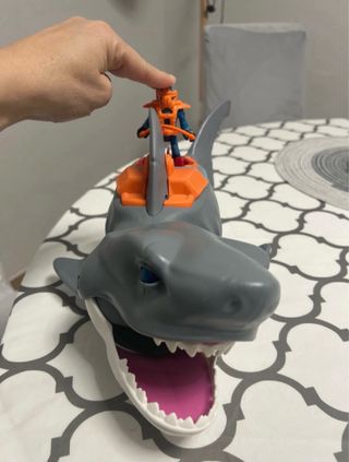Tiburón Megalodón de juguete