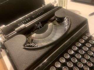 Máquina de escribir Hispano Olivetti Studia 46