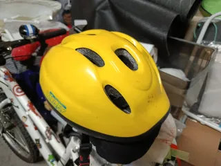 Casco infantil amarillo