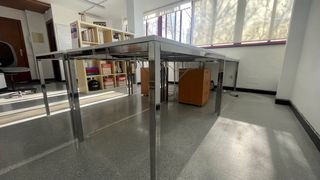 Mesas blancas comedor/oficina con patas metálicas