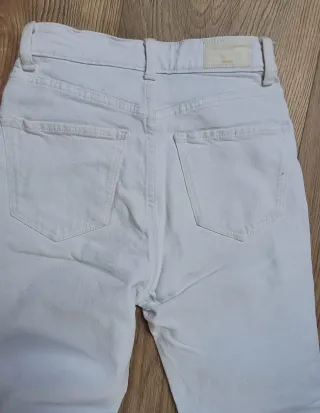 Pantalón Bershka Blanco Cropped Flare Talla XS