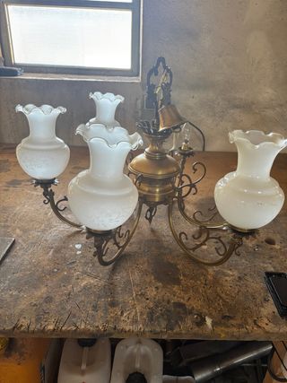 Lámpara de araña antigua de latón y cristal