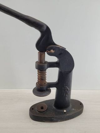 MÁQUINA REMACHADORA