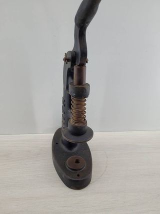 MÁQUINA REMACHADORA