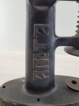 MÁQUINA REMACHADORA