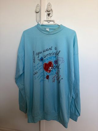 Sudadera azul claro con estampado