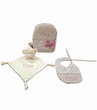 Mochila, babero y dou dou Ona