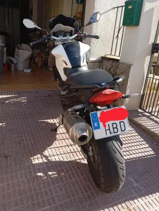 BMW F800R Blanca y Negra