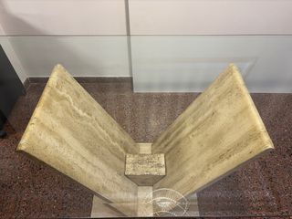 Mesa de cristal y mármol travertino