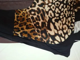 Conjunto de pantalón y camiseta. Talla 48.