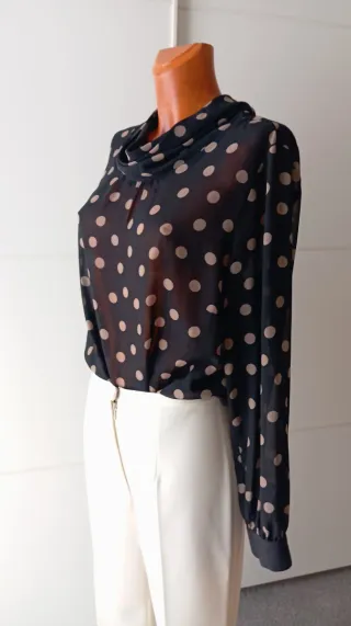 Blusa negra lunares beige